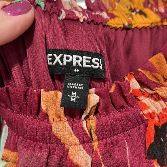 EXPRESS, 100% polyester, cinched waist,V’s in front on bottom,longer in back. - Picture 2 of 3